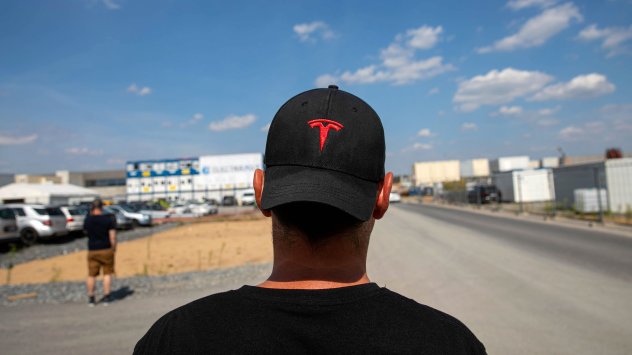 Сривът на акциите на Tesla Inc се ускори във вторник