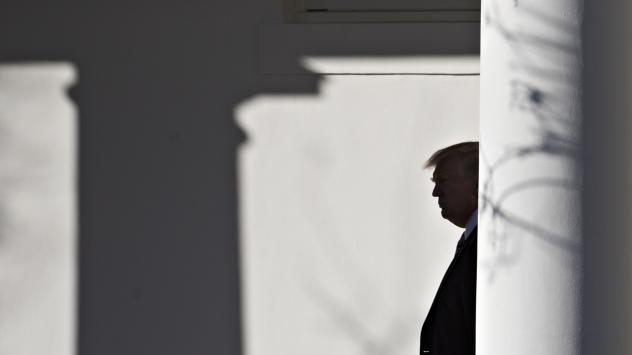 Новият президент на САЩ Доналд Тръмп по пътя към Овалния кабинет на Белия дом; Снимка: Andrew Harrer/Bloomberg