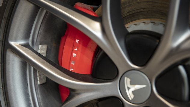 Акциите на Tesla Inc продължиха главоломното си рали в четвъртък