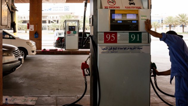 Петролът поскъпна след като Саудитска Арабия повиши цените на своя