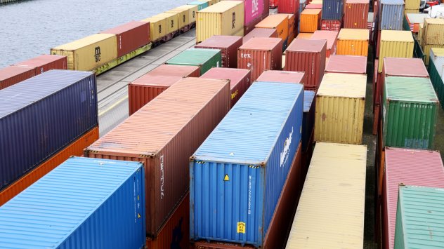 Глобалната търговия със стоки и услуги вероятно ще се забави