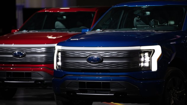 Книжата на американския автомобилен гигант Ford Motor Co поевтиняха след