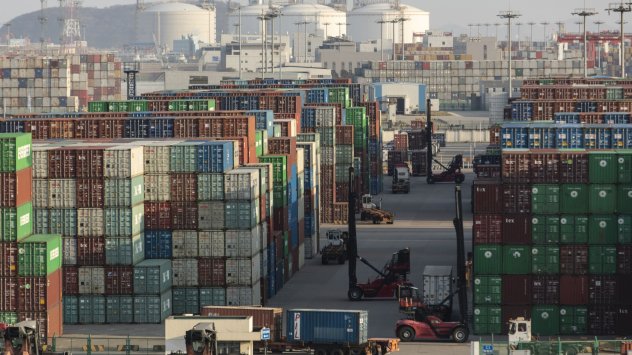 Износът и вносът на Китай се затрудниха през април, тъй