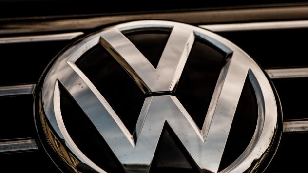 Емблема на VW. Снимка: Miles Willis/Bloomberg