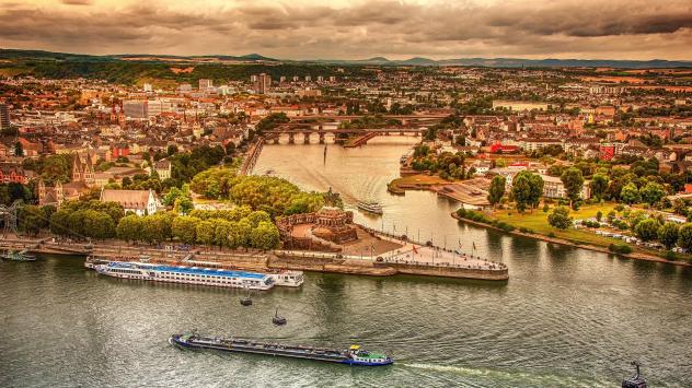 Река Рейн има огромно значение за транспорта в Германия. Снимка: Pixabay
