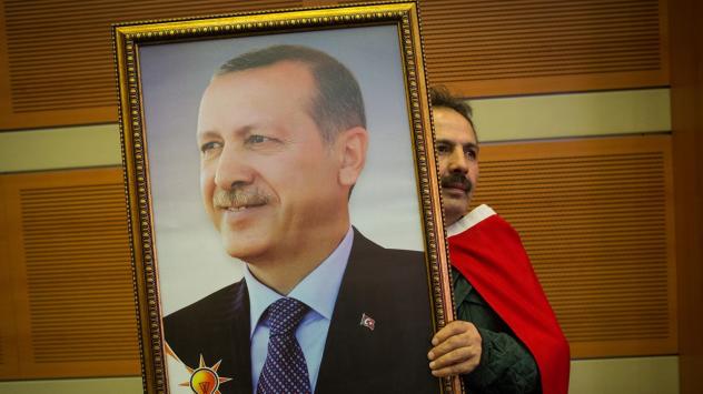 Привърженик на турския президент Ердоган, заснет на 1 ноември. снимка: Kerem Uzel/Bloomberg