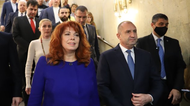 Досегашните президент и вицепрезидент Румен Радев и Илияна Йотова получават