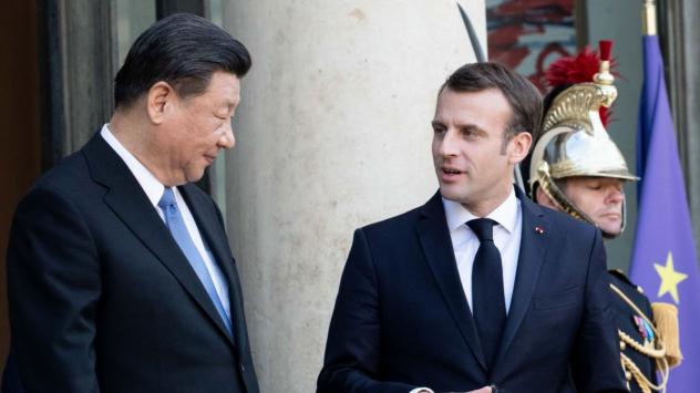 Китайският президент Си Дзинпин и френският му колега Еманюел Макрон. Снимка: Christophe Morin/Bloomberg