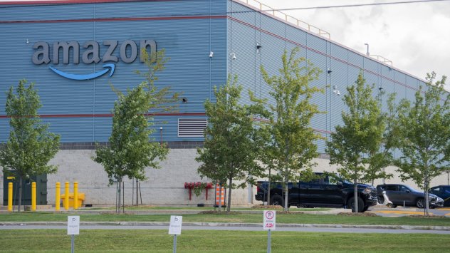 Калифорния заведе дело срещу Amazon заради обвинения че компанията наказва