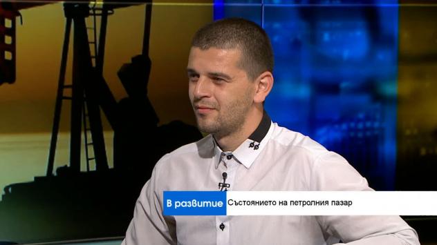 Димитър Шуйцов, дилър Международни финансови пазари в BenchMark Finance. Снимка: Bloomberg TV Bulgaria 