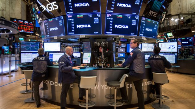 Уолстрийт приключи петък със спад на трите основни бенчмарка с