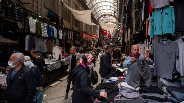 Бизнесменът Тахир Гулчимен разказа пред Bloomberg че излязлата от контрол