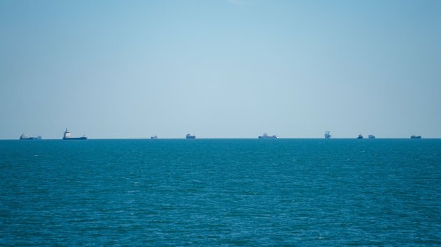 Петролните танкери, превозващи милиони барели казахстански суров петрол, са възпрепятствани