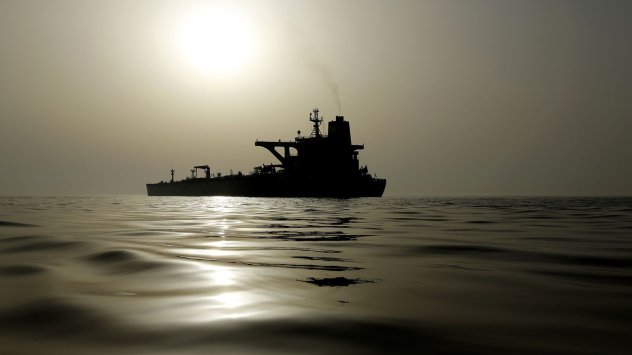 Сенчестият флот от кораби които превозват руски петрол по света