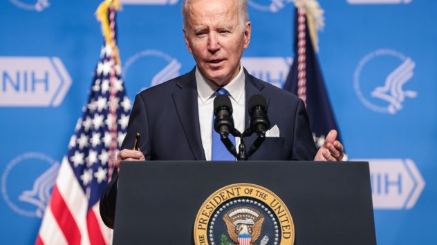 Американският президент Джо Байдън заяви че разработва обхватни инициативи затрудняващи