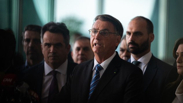 Бразилският президент Жаир Болсонаро обеща да спазва конституцията и упълномощи