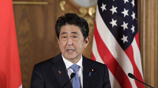 Министър-председателят на Япония Шиндзо Абе говори по време на пресконференция с президента на САЩ Доналд Тръмп в двореца Акасака в Токио, 6 ноември 2017. Снимка: Kiyoshi Ota/Bloomberg