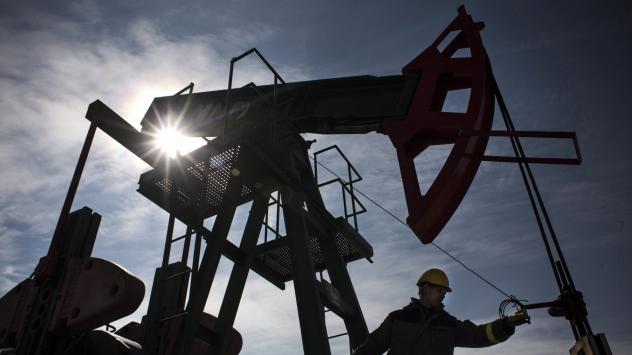 Oil Pumping And Storage Facilities - снимка: Bloomberg