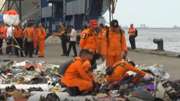 Руини от разбилия се „Boeing 737“. Снимка: Bloomberg