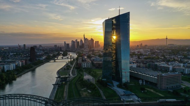Европейската централна банка ЕЦБ засилва натиска върху някои банки принуждавайки