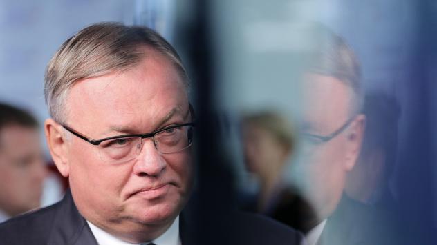 Андрей Костин, главен изпълнителен директор на VTB Bank PJSC по време на интервю за Bloomberg Television при откриването на VTB Capital Investment Forum в Москва на 13 октомври 2015. Photographer: Andrey Rudakov/Bloomberg 