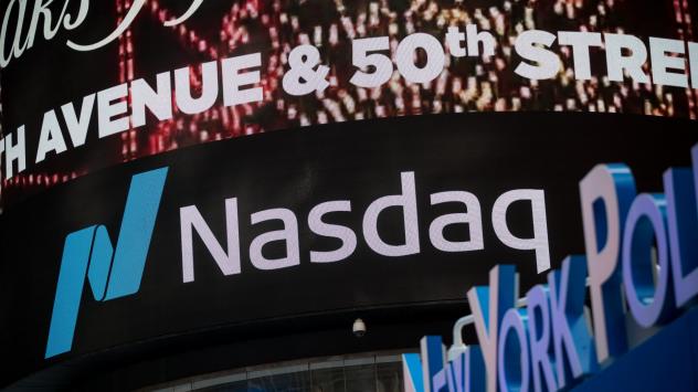 Логото на Nasdaq MarketSite, маркетинговото присъствие на фондовата борса Nasdaq, оперирана от Nasdaq, Inc. на Таймс Скуеър в Ню Йорк, 17 декември 2018. Снимка: Michael Nagle/Bloomberg