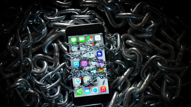 Илюстрация по темата за сигурността на данните. Apple Iphone. Photographer: Craig Warga/Bloomberg