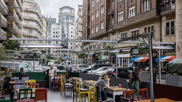 Войната политическото напрежение и влошаващите се макроикономически перспективи поставят пред