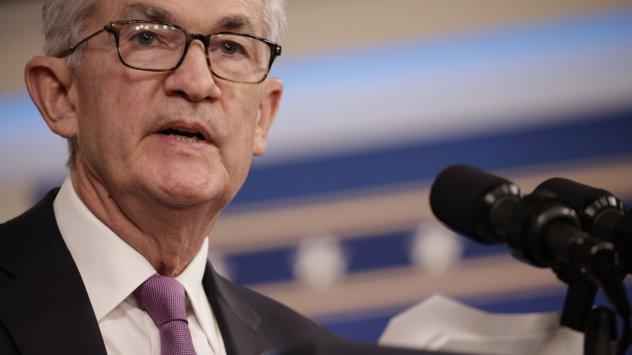 Доларът достигна нов връх за четири години и половина спрямо