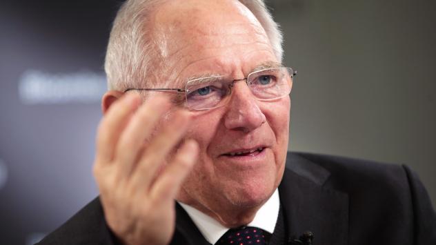 Волфганг Шойбле, министър на финансите на Германия по време на интервю за Bloomberg от Световния икономически форум в Давос на 19 януари 2017. Photographer: Jason Alden/Bloomberg