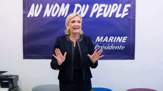 Марин льо Пен, лидер на Националния фронт в централата на партията в Париж, по време на откриването на предизборната й кампания. 16 ноември 2016.  Photographer: Christophe Morin/Bloomberg 