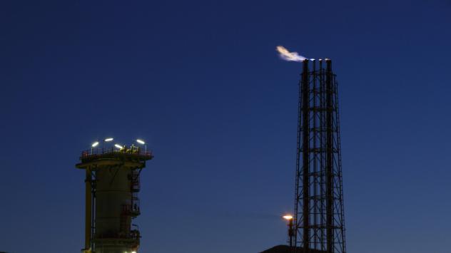 Рафинерията на Repsol SA в Картахена, Испания, 24 ноември 2015. Photographer: Angel Navarrete/Bloomberg