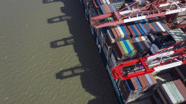 И износът и вносът на Китай неочаквано спаднаха за първи