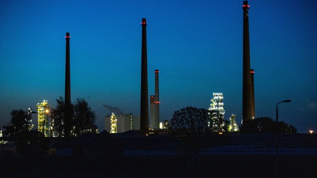 Петролът се възстанови на фона на засилването на продуктовите пазари