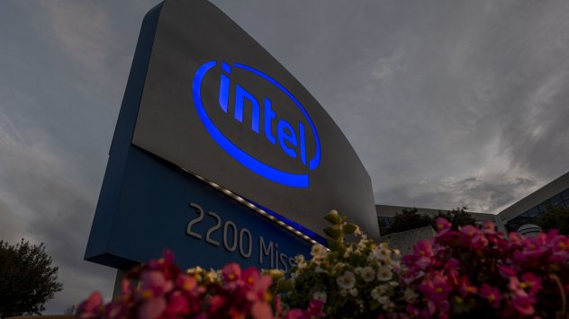 Intel е информирал клиентите си че ще повиши цените на