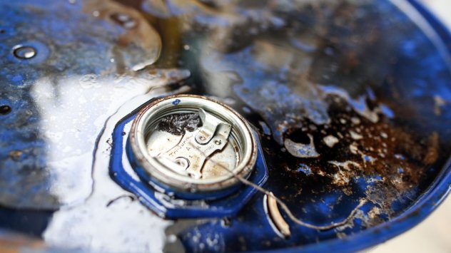 Петролът се насочва към най големия си седмичен ръст от почти