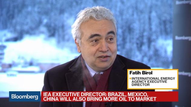 Фатих Бирол, директор на Международната енергийна агенция по време на интервю за Bloomberg. Давос, Швейцария, Световен икономически форум. 18 януари 2017. Снимка: Bloomberg