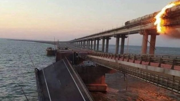 Мостът през Керченския проток който е единственият мост свързващ Русия