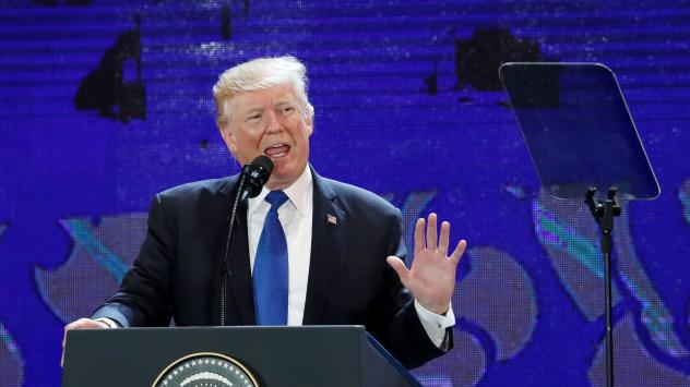 Доналд Тръмп по време на срещата на върха на АТИС във Виетнам; Снимка:SeongJoon Cho/Bloomberg