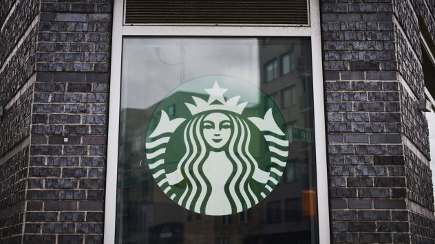 Профсъюзът на работниците в Starbucks Corp подаде жалба в която