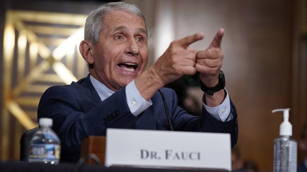 Фаучи: Ваксините работят добре, въпреки огнищата сред напълно ваксинирани хора