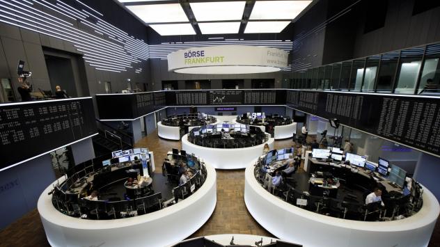 Търговия на борсата във Франкфурт, Германия.  Фотограф: Alex Kraus/Bloomberg 