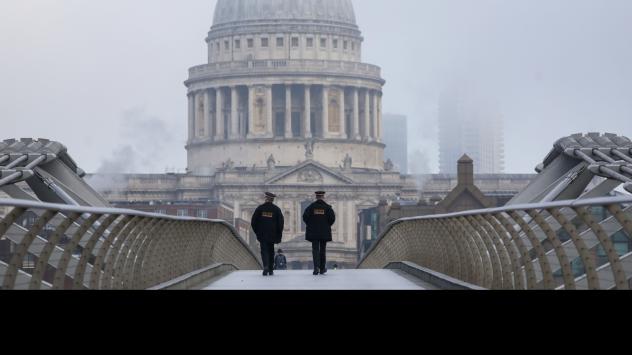 Проучване: Паундът ще отслабне с 5% спрямо долара при Brexit без сделка 