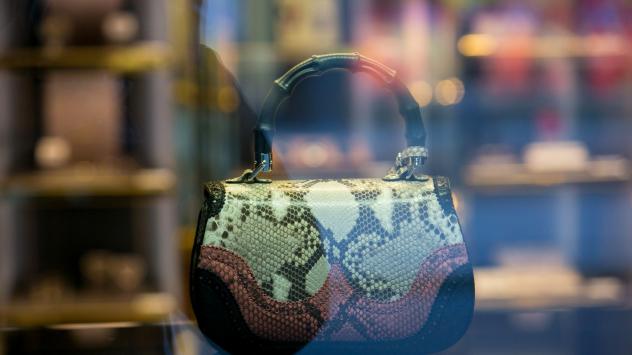 Кожена чанта на Gucci, част от Kering SA, Берлин, 11 януари 2016. Photographer: Krisztian Bocsi/Bloomberg