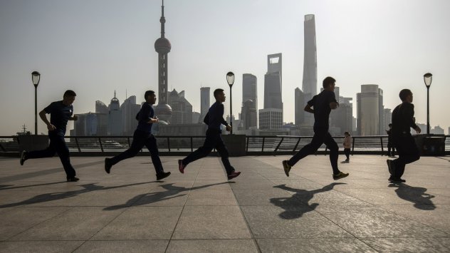 Управителят на Японската централна банка Харухико Курода шокира пазарите по рано