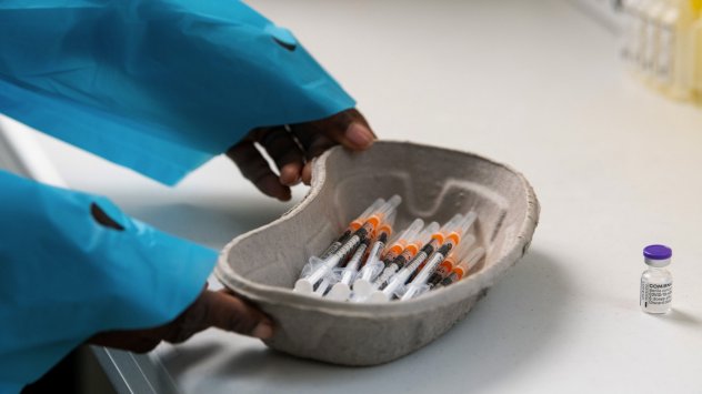 САЩ даряват 500 милиона дози от ваксината на Pfizer  