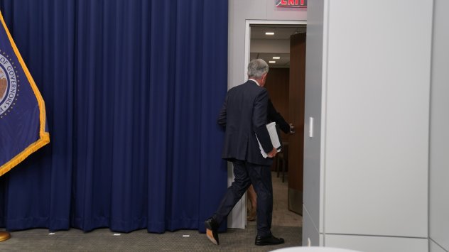 Един френски лидер веднъж нарече долара прекомерна привилегия на Америка