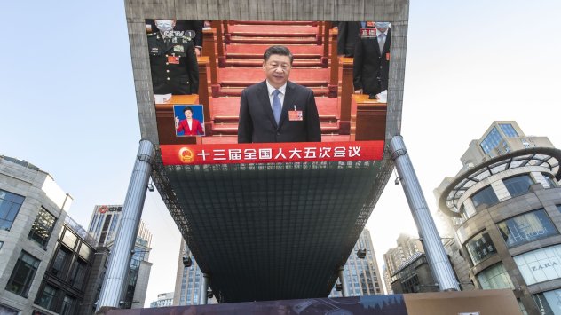 Подобно на своите предшественици които построиха Великата стена за да