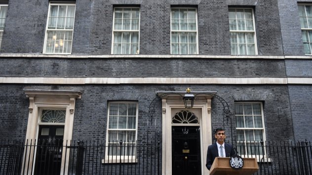 Прахът от бюджетното фиаско в Обединеното кралство което едва не