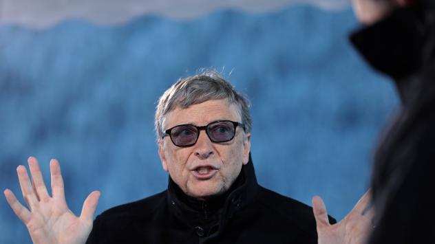 Бил Гейтс по време на специалното интервю с главния редактор на Bloomberg, Джон Микълтуейт в Давос, Швейцария; Снимка: Simon Dawson/Bloomberg